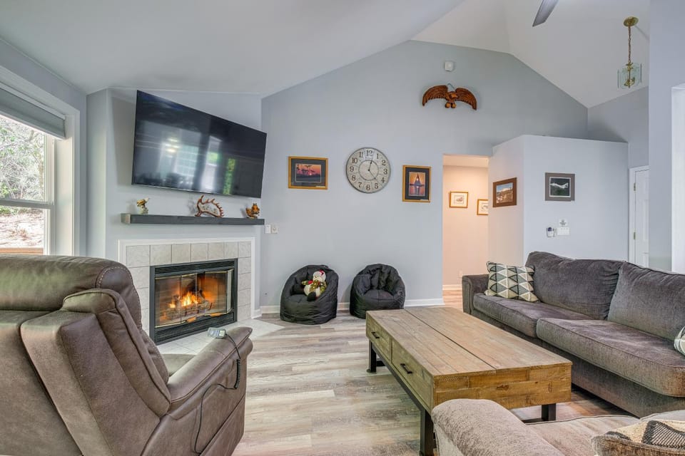 Family-Friendly Silverdale Home with Private Deck! House in Silverdale