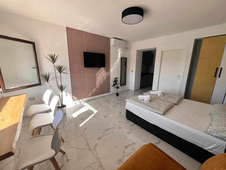 Photo of the whole room, Bedroom