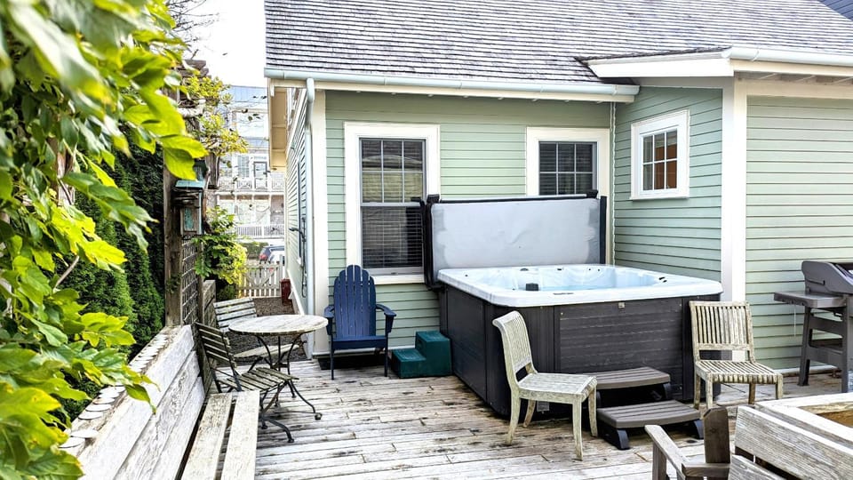 Property building, Patio, Day, BBQ facilities