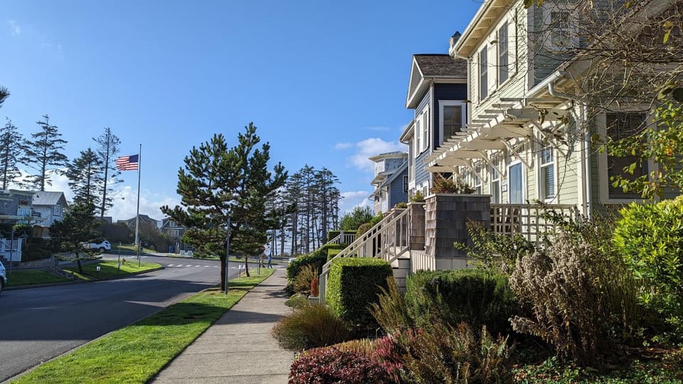 Neighbourhood, Street view