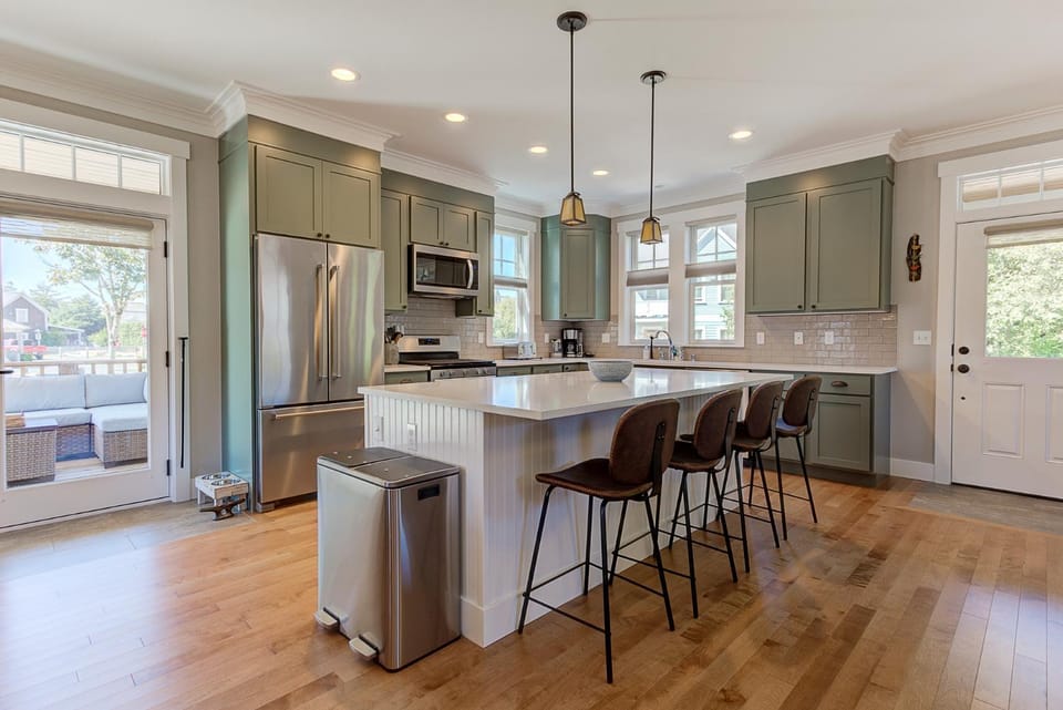 Kitchen or kitchenette, Dining area, dishwasher, oven, pet friendly, stove