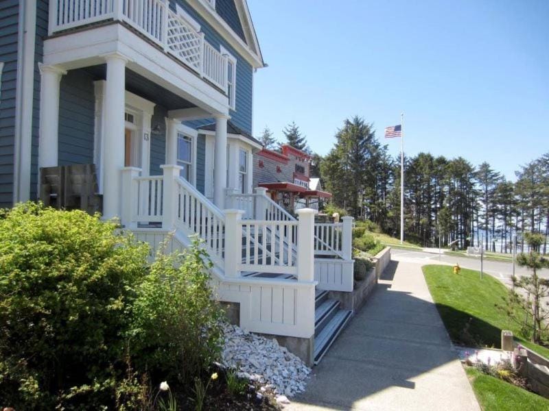 Rainbows End by Seabrook Hospitality House in Seabrook