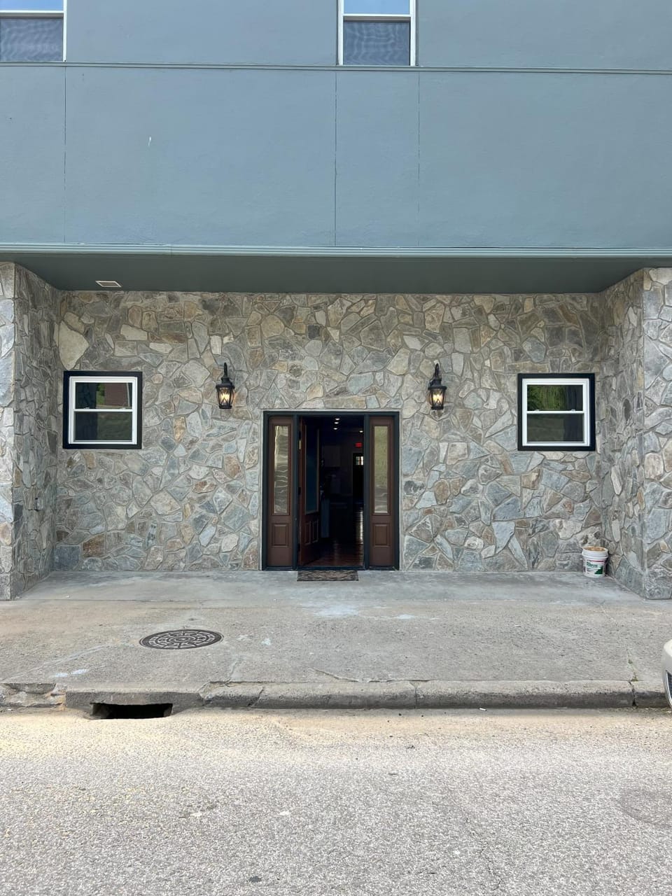 Facade/entrance