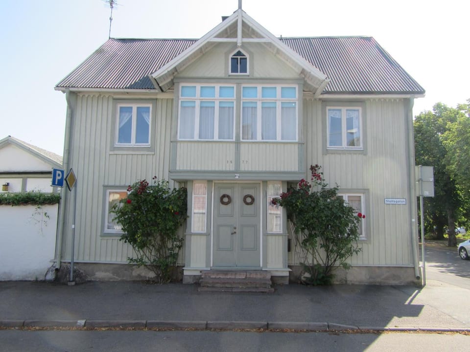 Property building, Day