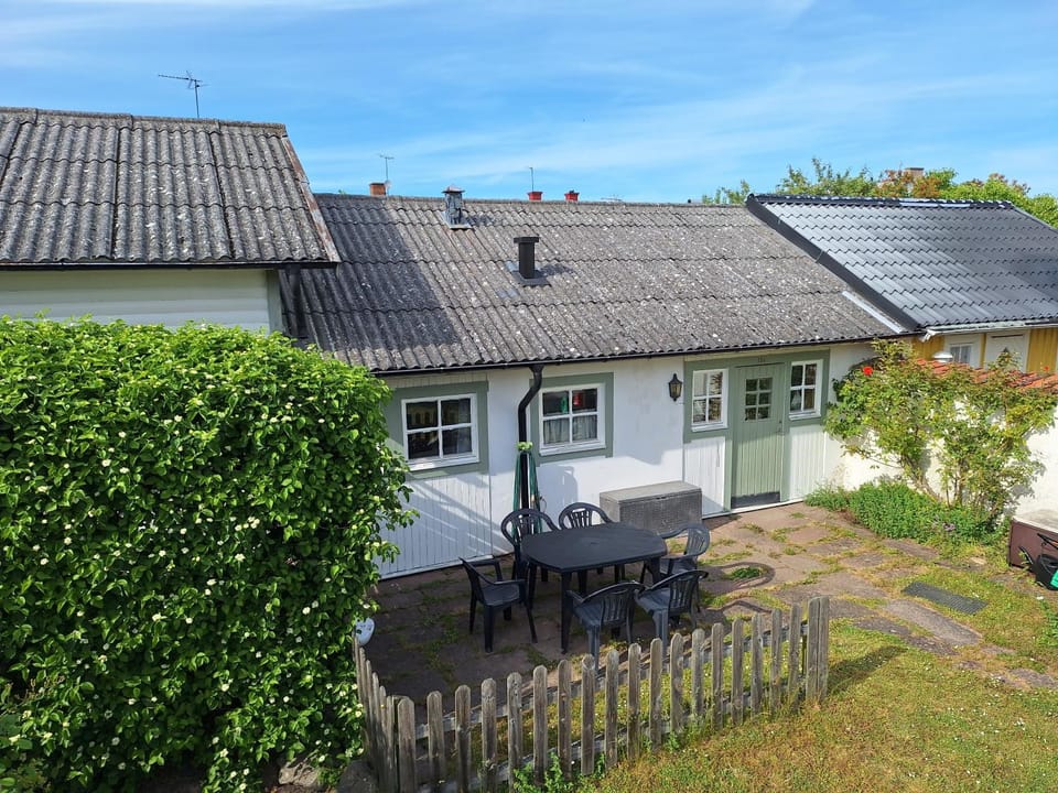 Property building, Day, Garden, Garden view