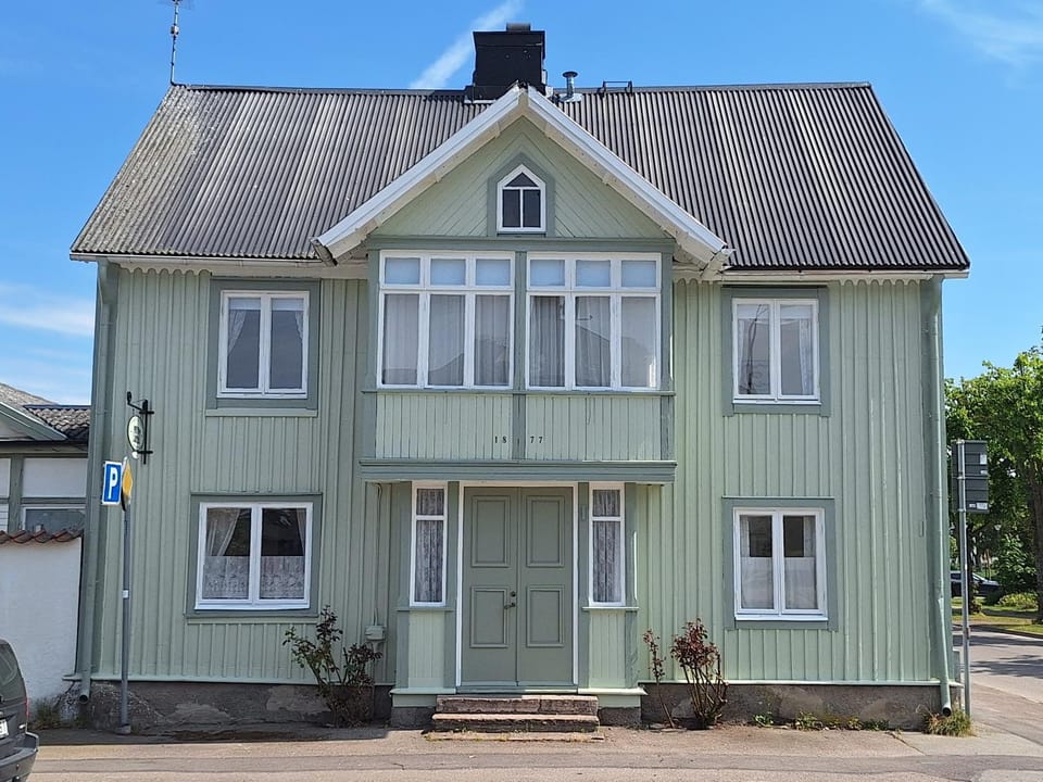 Property building, Day