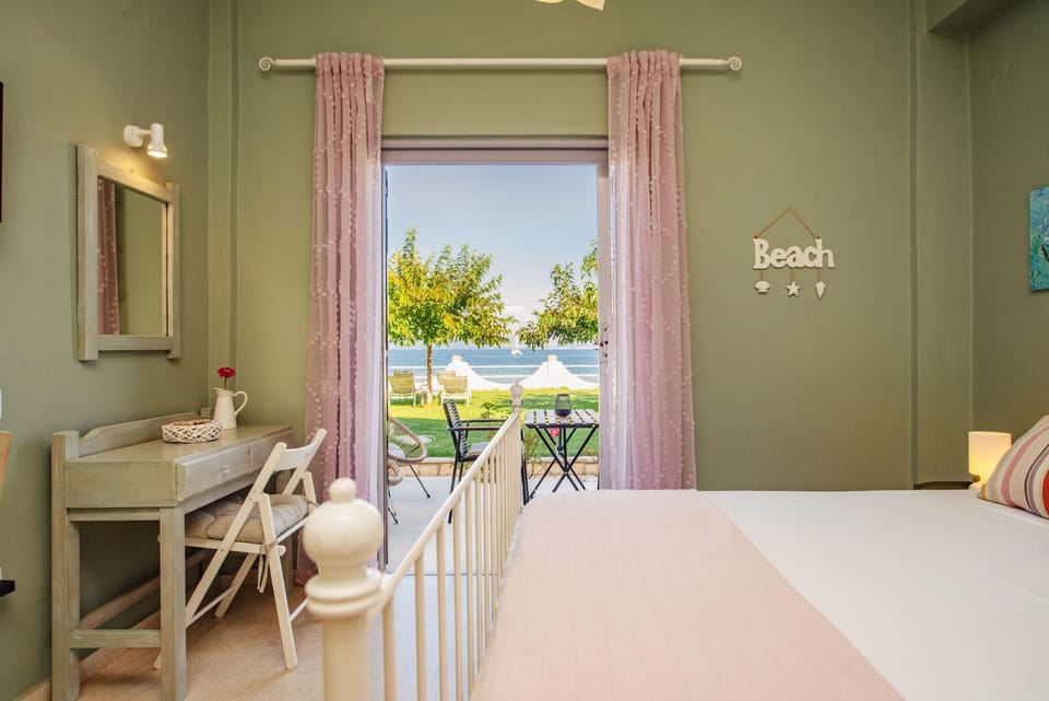 Bed, View (from property/room), Bedroom, Garden view, Sea view