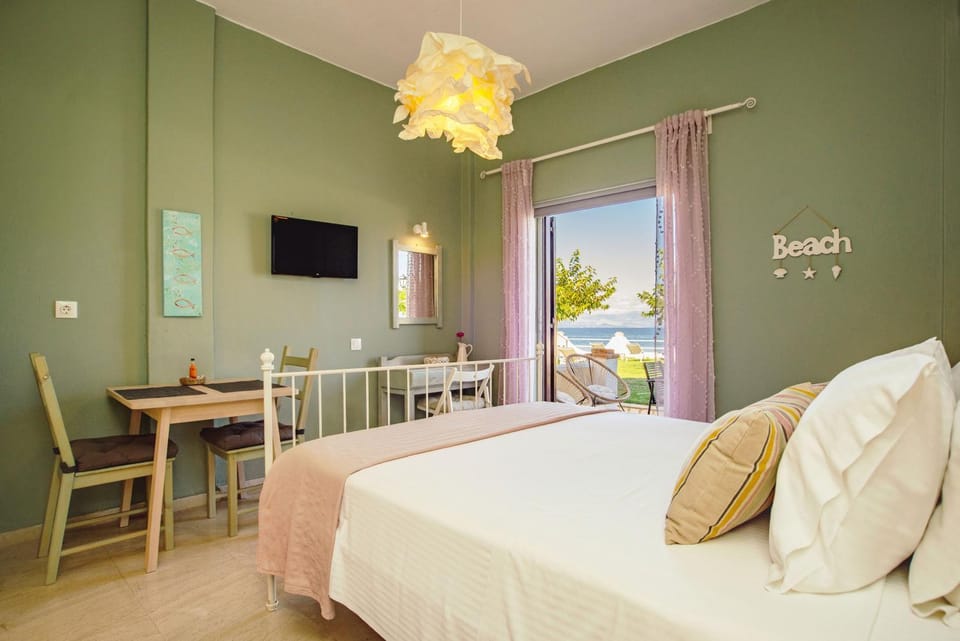 Bed, View (from property/room), Bedroom, Garden view, Sea view