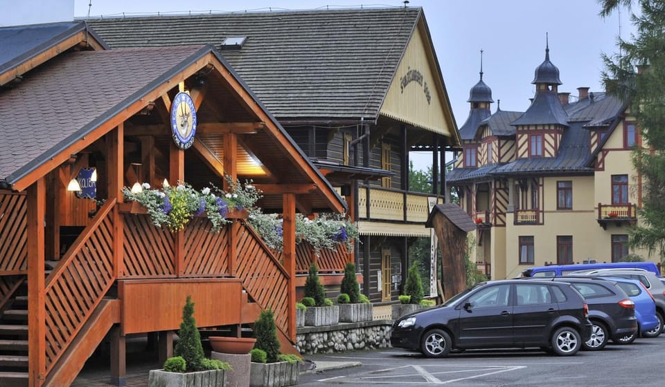 Facade/entrance