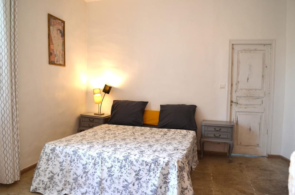 chambre d hote spacieuse avec cour junas gard Bed and Breakfast in Occitanie