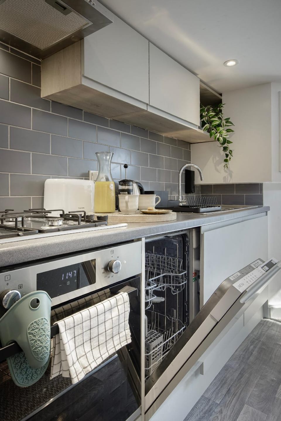 Kitchen or kitchenette, pet friendly, stove