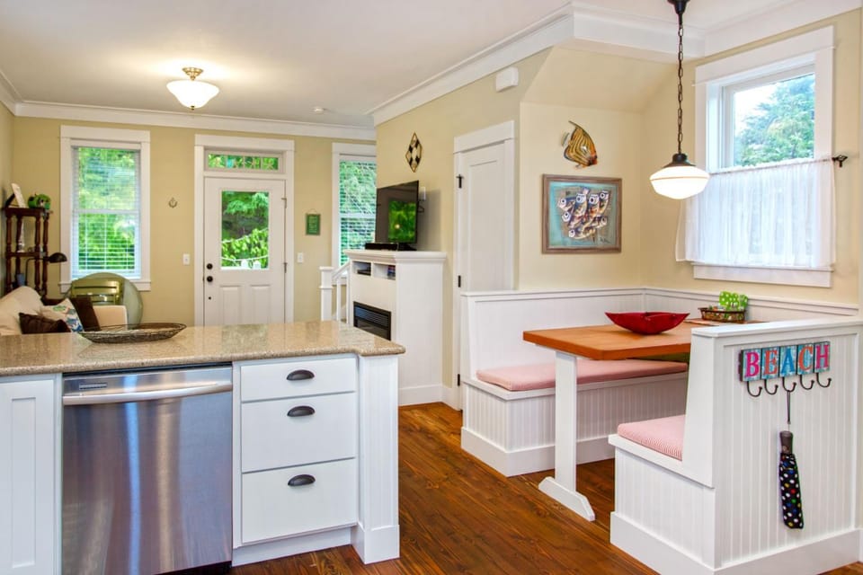 TV and multimedia, Kitchen or kitchenette, dishwasher, oven