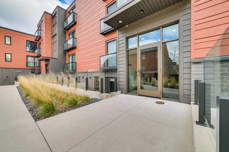 Walk Everywhere! Central Traverse City Condo House in Traverse City