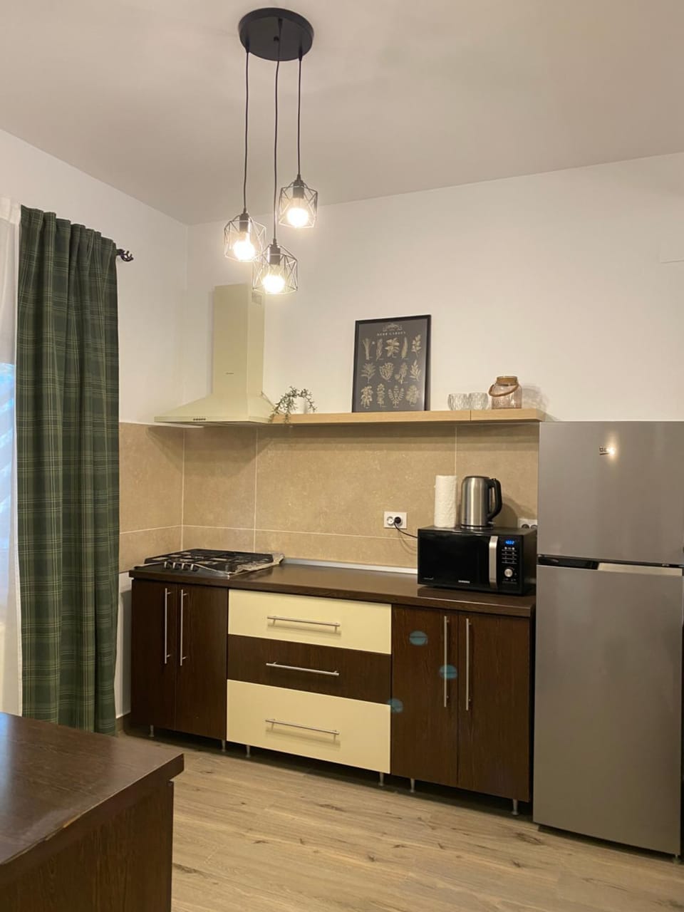 Coffee/tea facilities, Kitchen or kitchenette, oven, stove