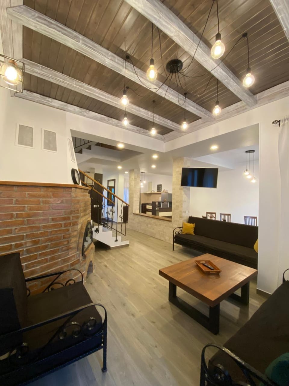TV and multimedia, Living room, Seating area, fireplace