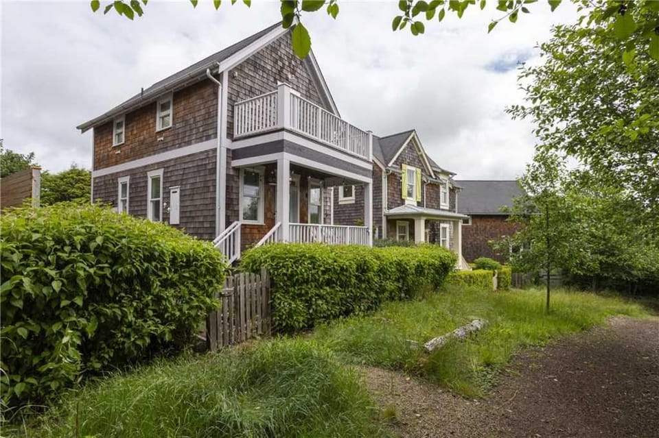 Property building, Neighbourhood