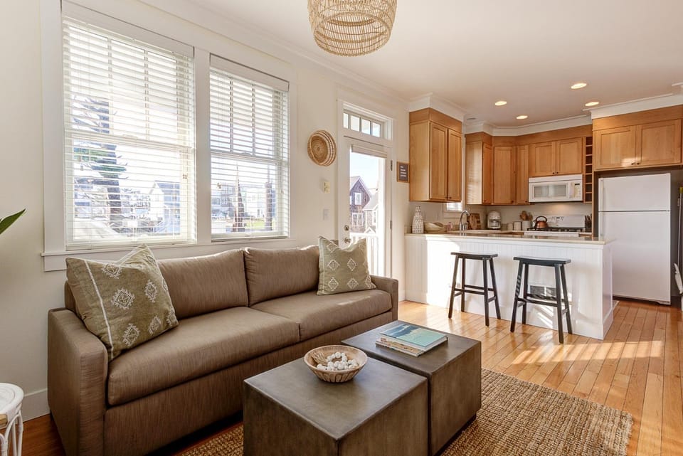 Coffee/tea facilities, Kitchen or kitchenette, Living room, Seating area, Dining area, dishwasher, oven, pet friendly, stove