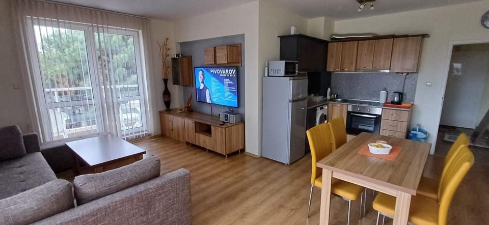 TV and multimedia, Kitchen or kitchenette, Living room, Dining area, kitchen