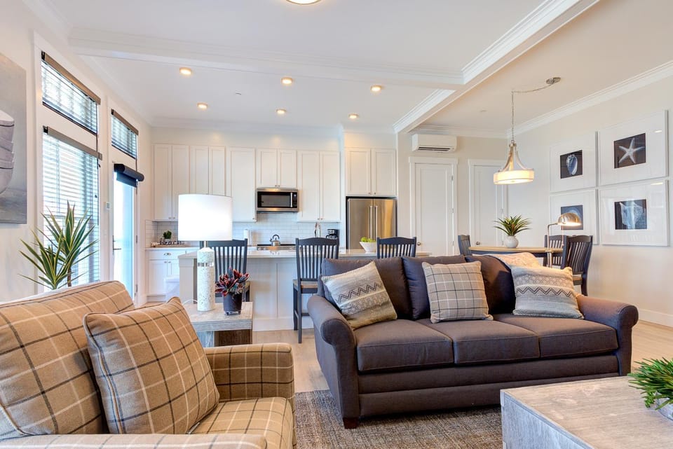 TV and multimedia, Kitchen or kitchenette, Living room, Seating area