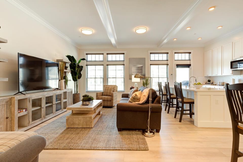 TV and multimedia, Living room, Seating area, Evening entertainment