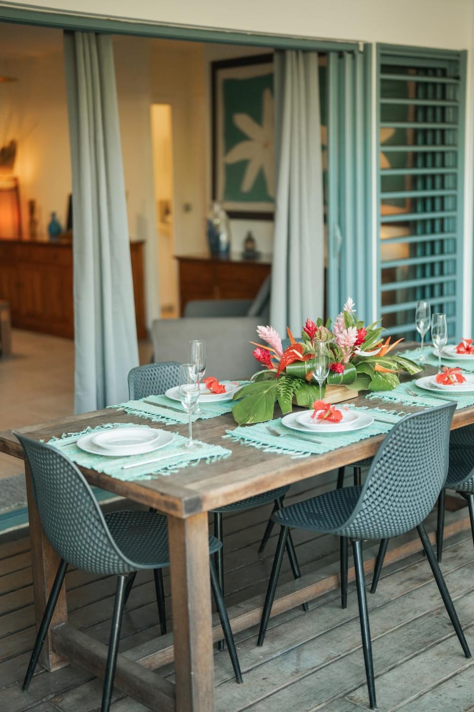 Food and drinks, Seating area, Dining area, Food, Garden view