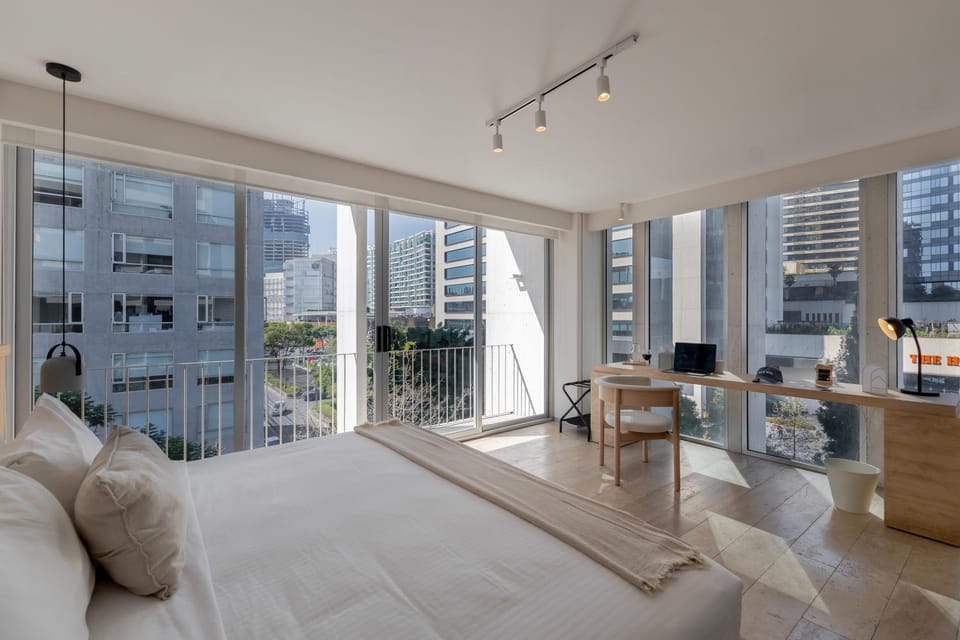 Bed, View (from property/room), Balcony/Terrace, Seating area, Bedroom, City view
