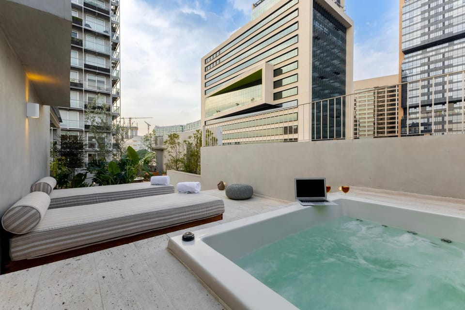 Hot Tub, City view