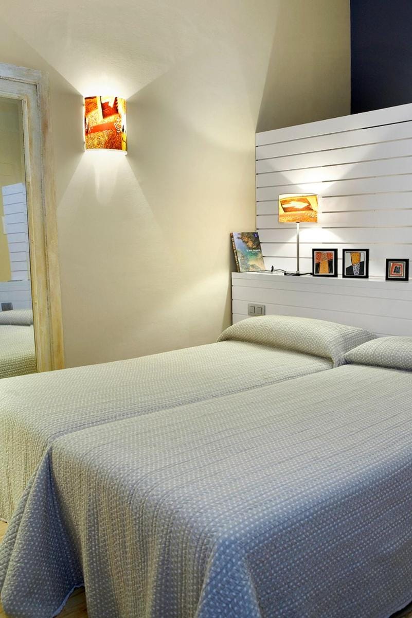 Hotel Mar de Tasmània - Auto Check-in Hotel in Baix Empordà