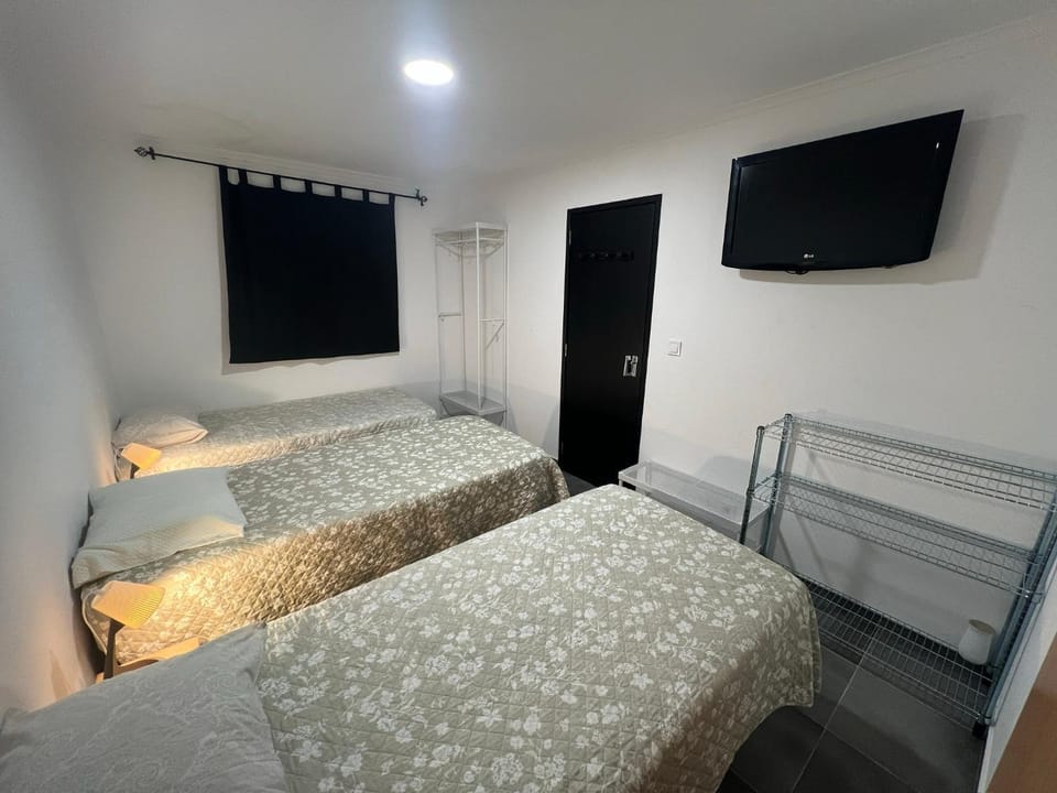 Bed, TV and multimedia, Bedroom