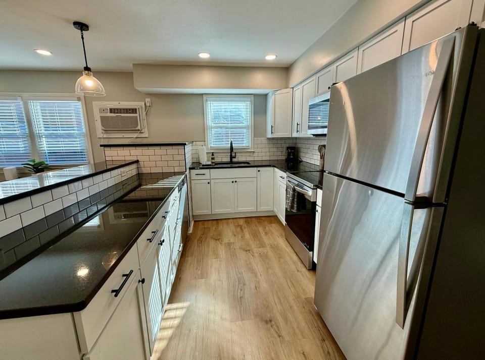 Joslyn 1- Newly Refinished 1 Bdrm Apartment in Omaha