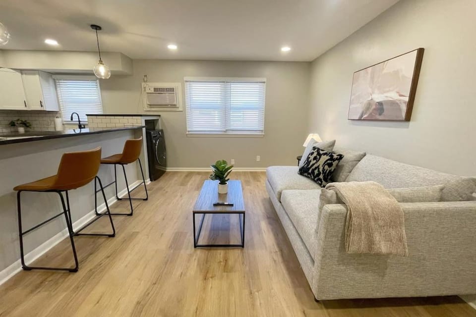 Joslyn 6-Cozy in Midtown Omaha Apartment in Omaha