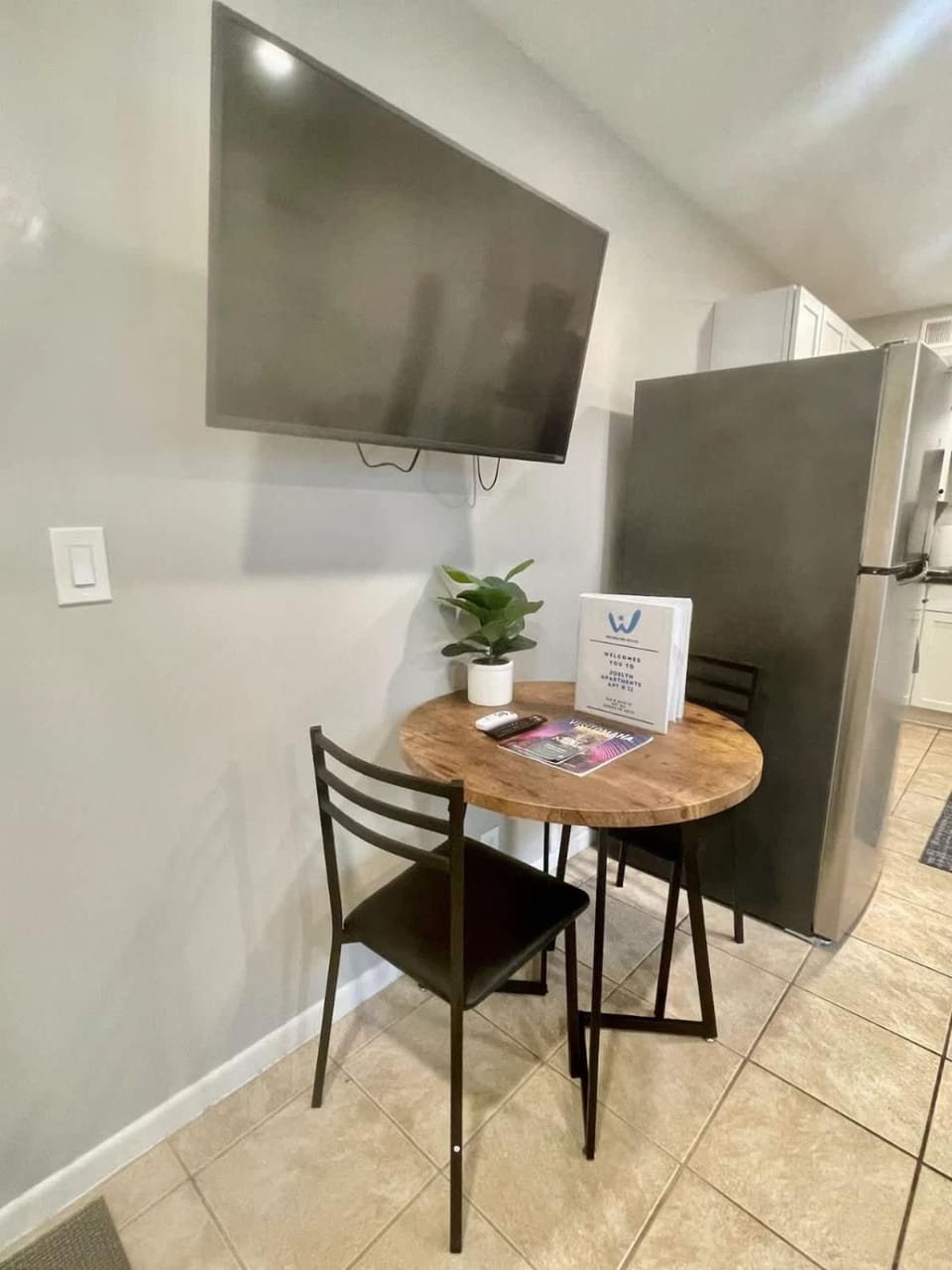 Joslyn Studio Perfect for 1-2 Apartment in Omaha