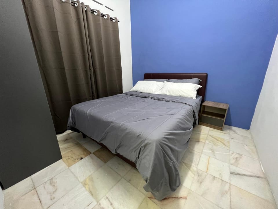 Near 7ELEVE KFC 10pax 3BR Hutan Melintang by willz Apartment in Perak