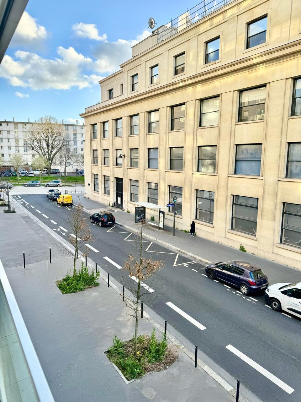 Day, Neighbourhood, City view, Street view, Location, Parking