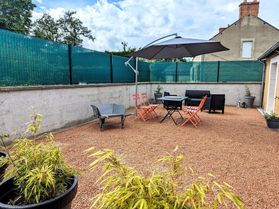 Maison calme et charmante au cœur du Berry, près des sites historiques, avec jardin privatif et parking. - FR-1-591-585 House in Centre-Val de Loire