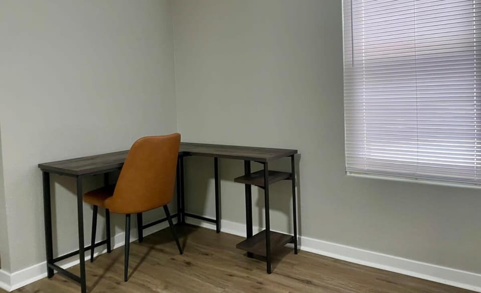 Cozy Aksarben Living-close to I-80 & WFH desk Apartment in Omaha
