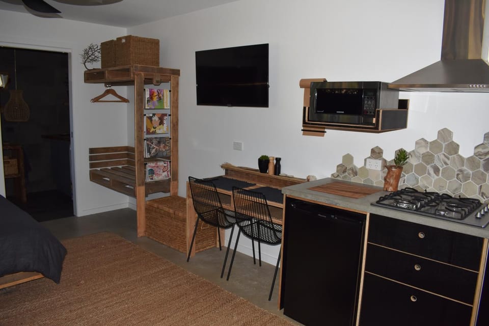 TV and multimedia, Kitchen or kitchenette, Dining area, minibar