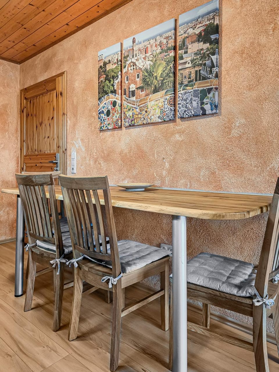 Seating area, Dining area
