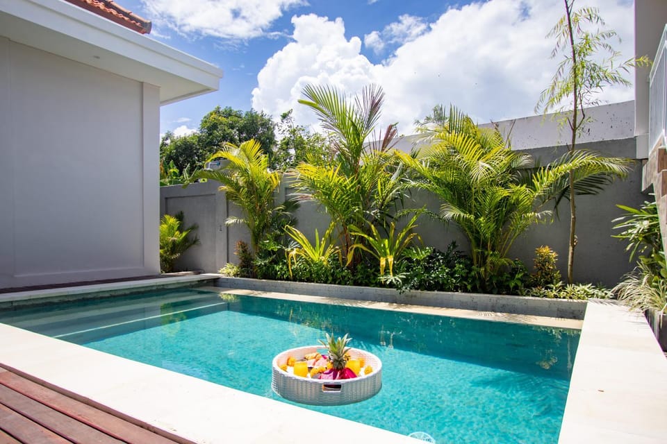 Patio, Swimming pool, Swimming pool
