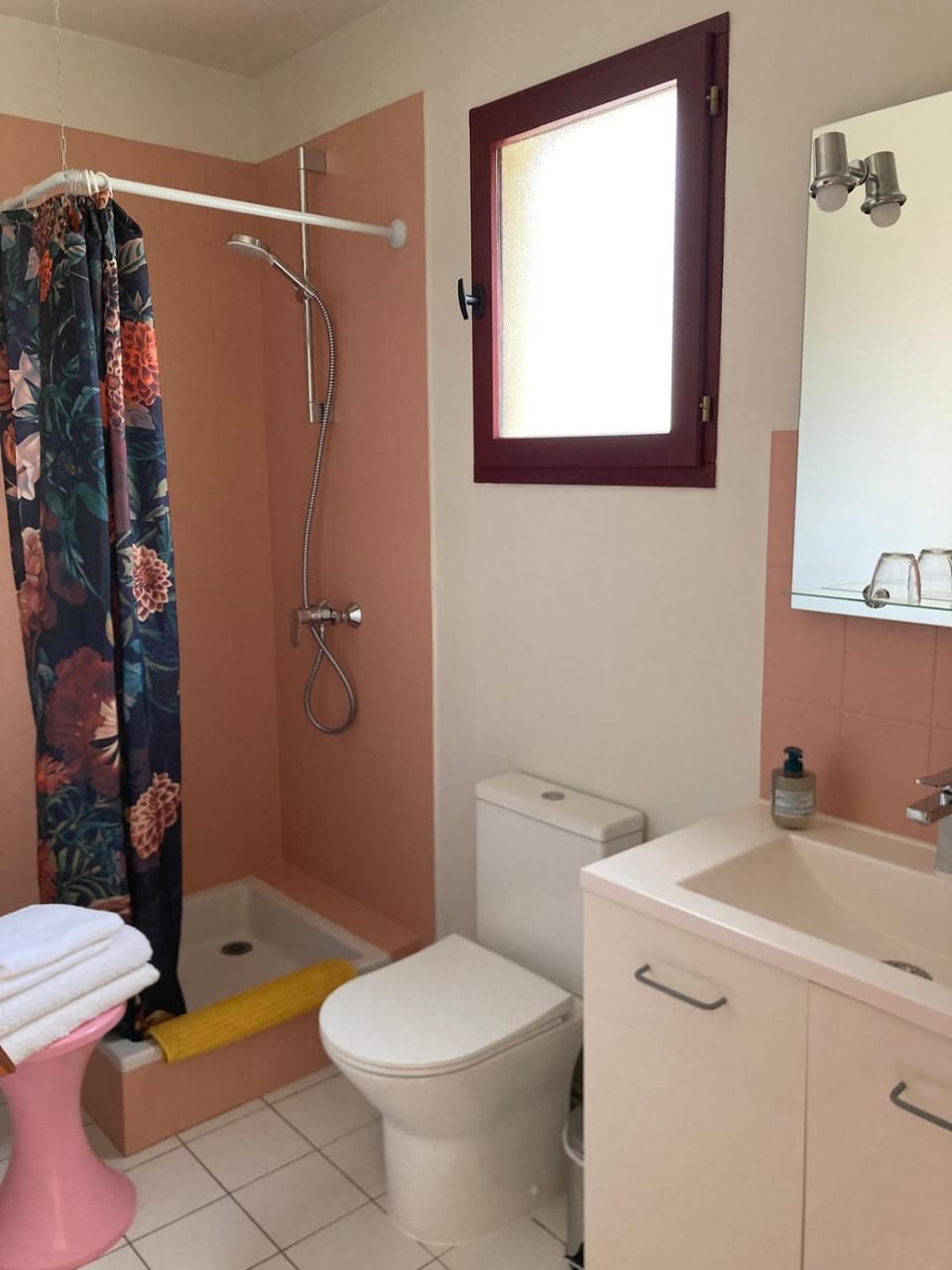 Shower, Toilet, Bathroom, View (from property/room), towels