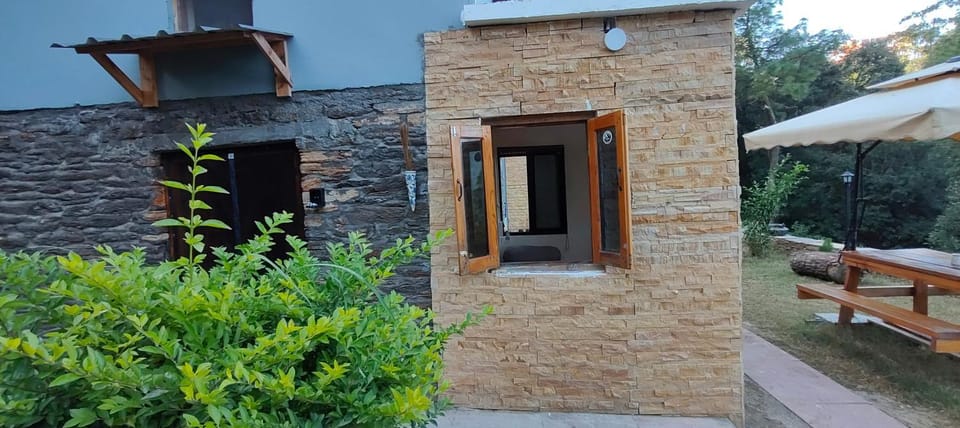 Property building, Patio, Garden, Dining area, Garden view