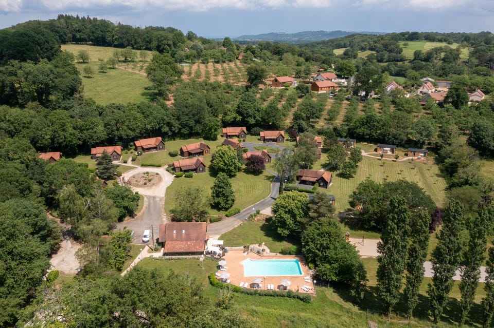 Les Chalets de Thegra proche de Rocamadour et Padirac Campground/ 
RV Resort in Occitanie