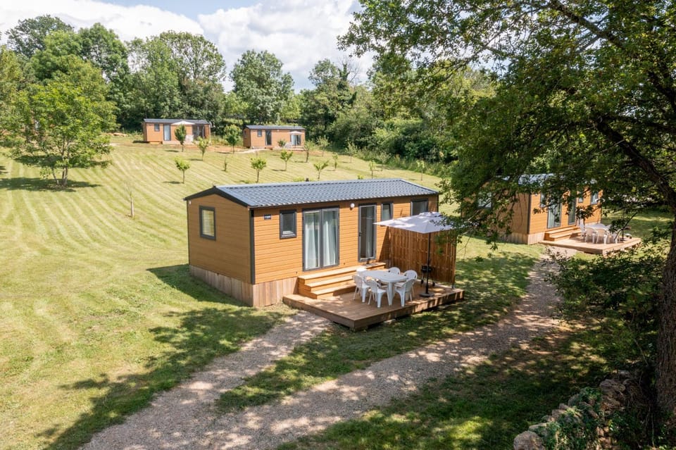 Les Chalets de Thegra proche de Rocamadour et Padirac Campground/ 
RV Resort in Occitanie