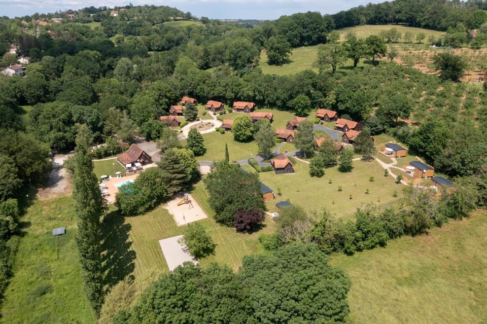 Les Chalets de Thegra proche de Rocamadour et Padirac Campground/ 
RV Resort in Occitanie