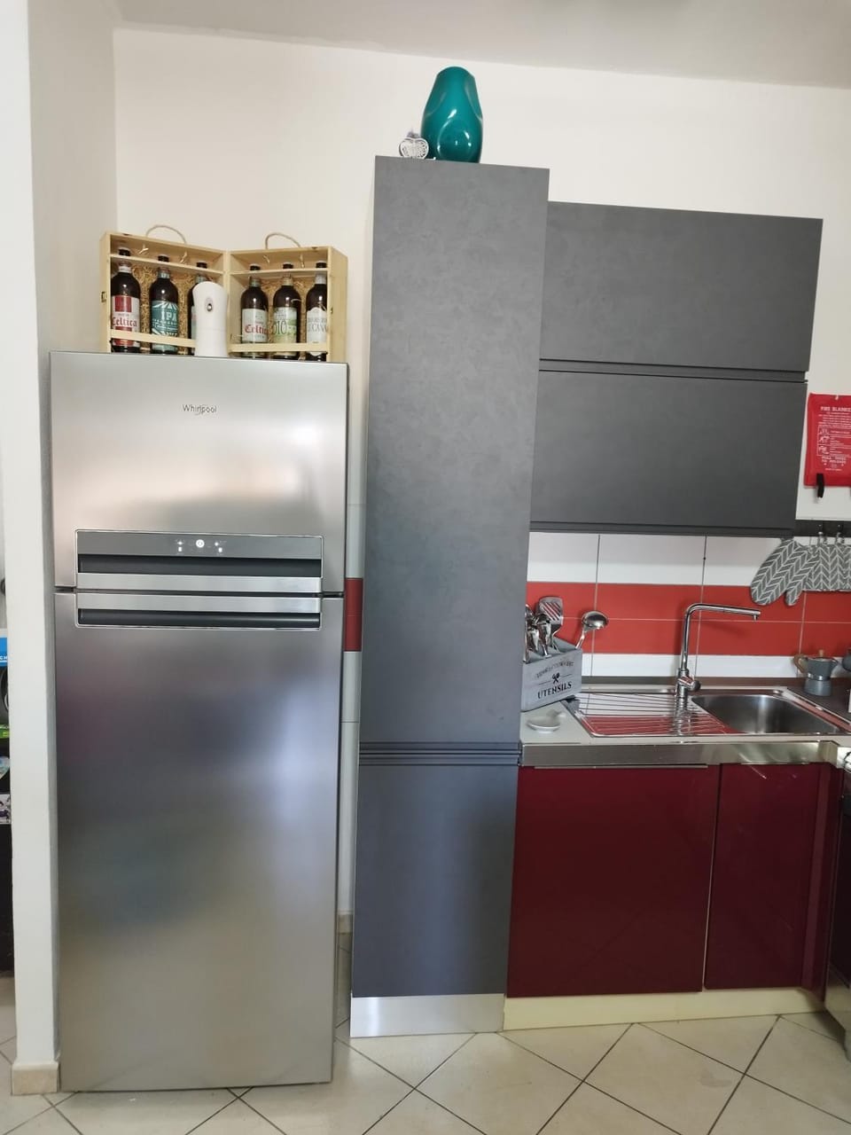 Kitchen or kitchenette, dishwasher