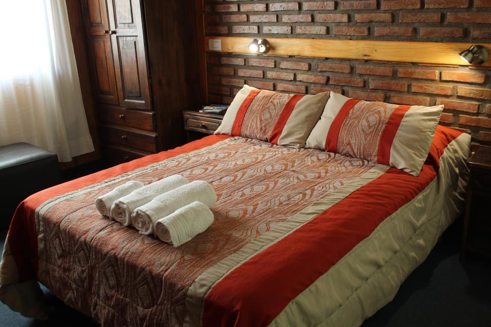Bed, towels