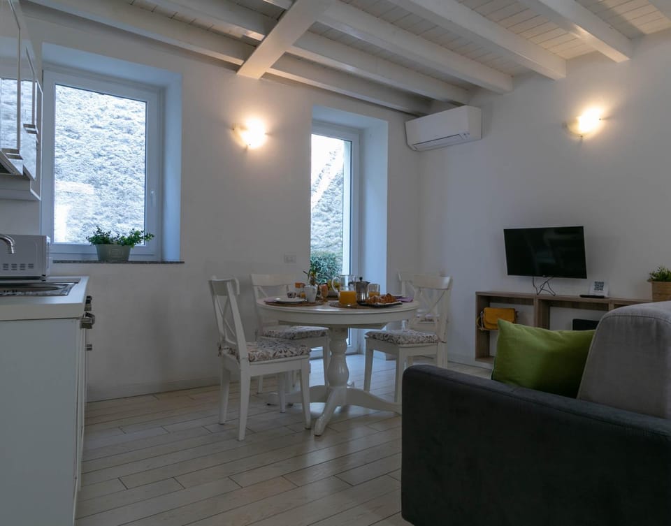 TV and multimedia, Kitchen or kitchenette, Living room