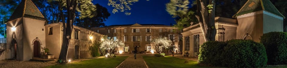 Property building, Facade/entrance, Garden