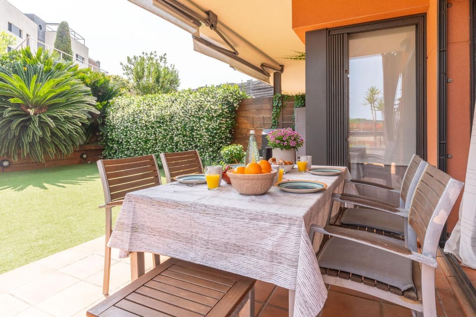 Patio, Balcony/Terrace, Dining area, Garden view