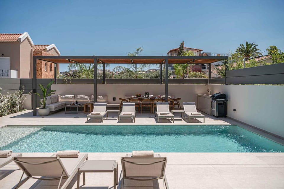 Balcony/Terrace, Swimming pool, sunbed